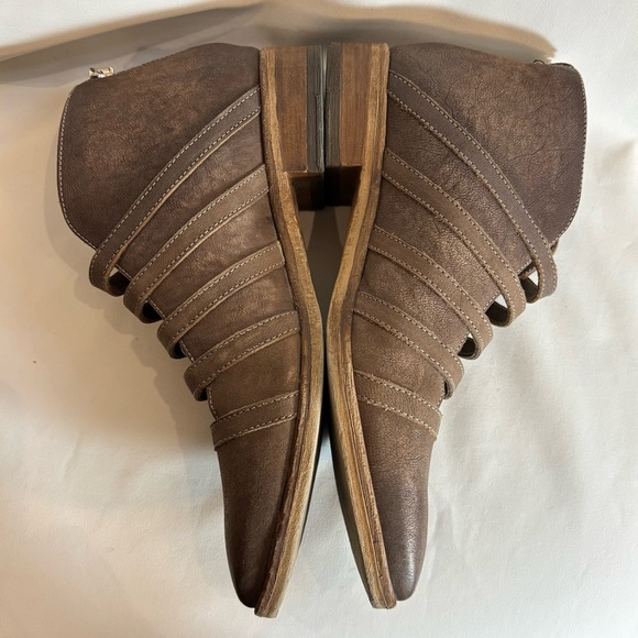 Free People Sz 40 Brown Pointy Toe Ankle Boots Straps Zipper Closure Leather - Picture 5 of 12